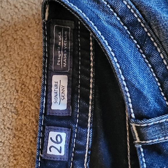 Miss Me Red Patch Signature Skinny Jeans Size 26 - Picture 9 of 16